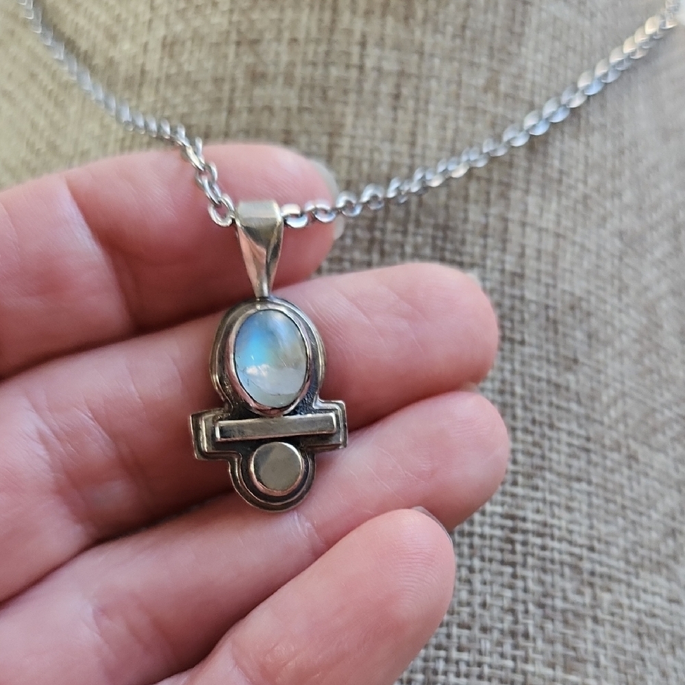Handmade Elegant Silver Moonstone Pendant. Artisan Made Design "Balance" - Picture 3 of 7